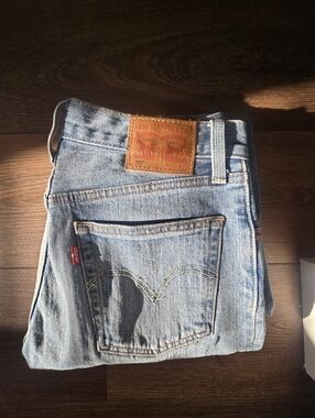 Levi's 501 Regular Jeans, Medium Blue Wash. W24, L32